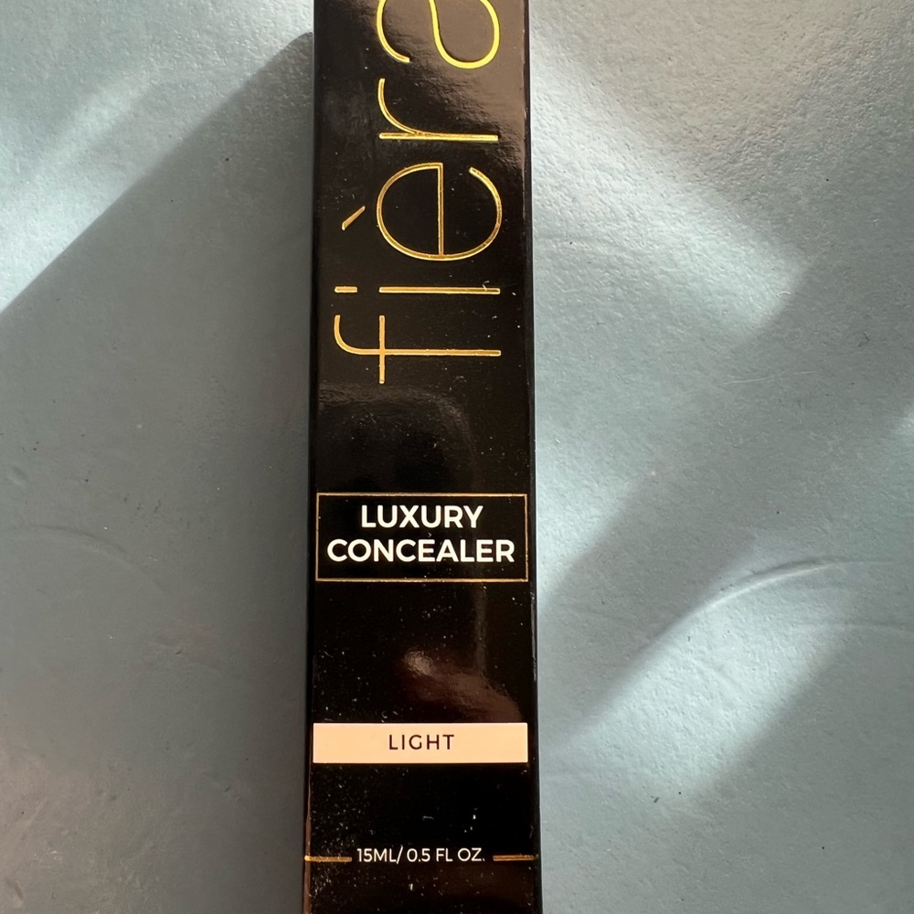 Fiera Luxury Concealer- shade LIGHT - NEW IN BOX
